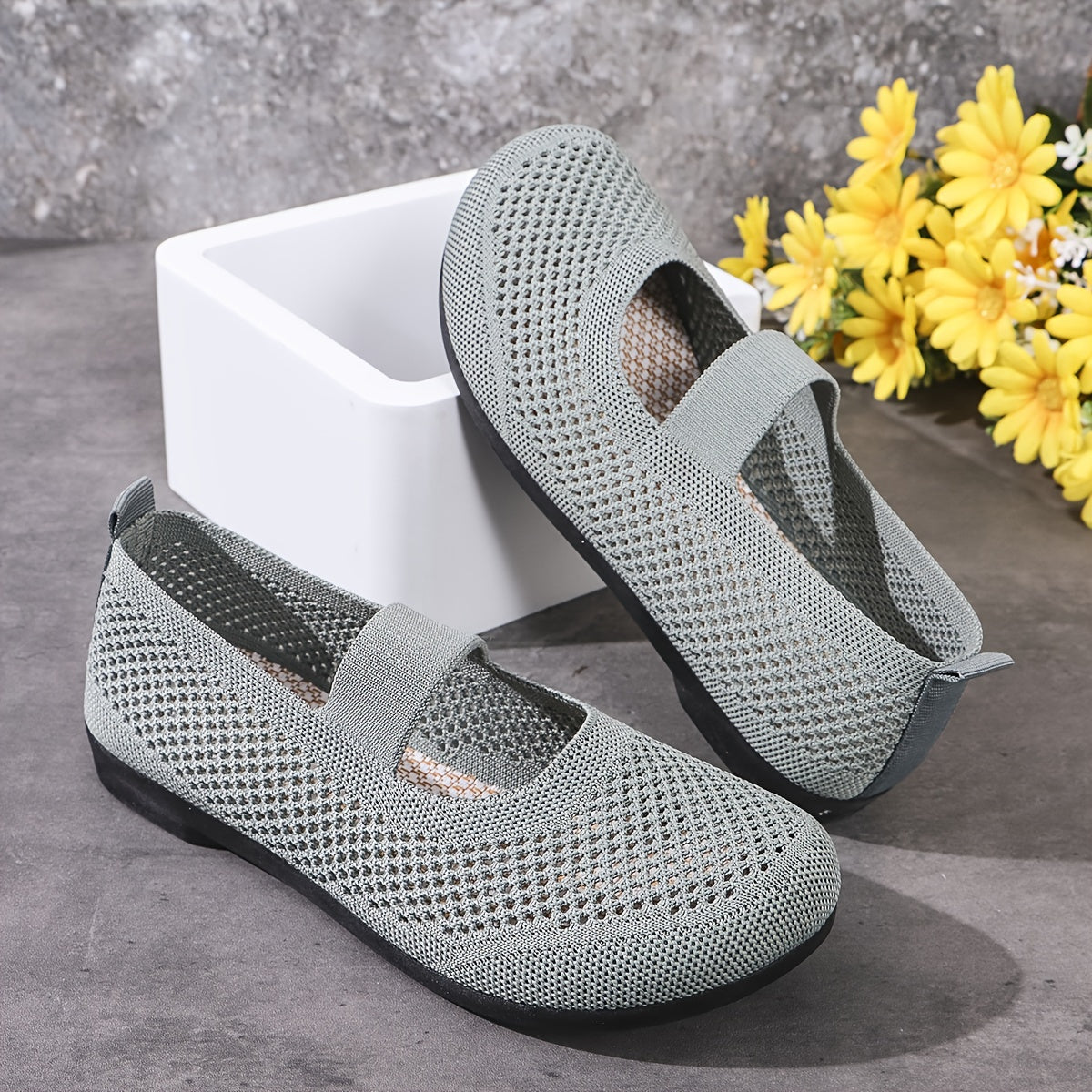 Ayollar uchun nafas oluvchi slip-on poyabzal yengil bej kundalik krossovkalar qulay
