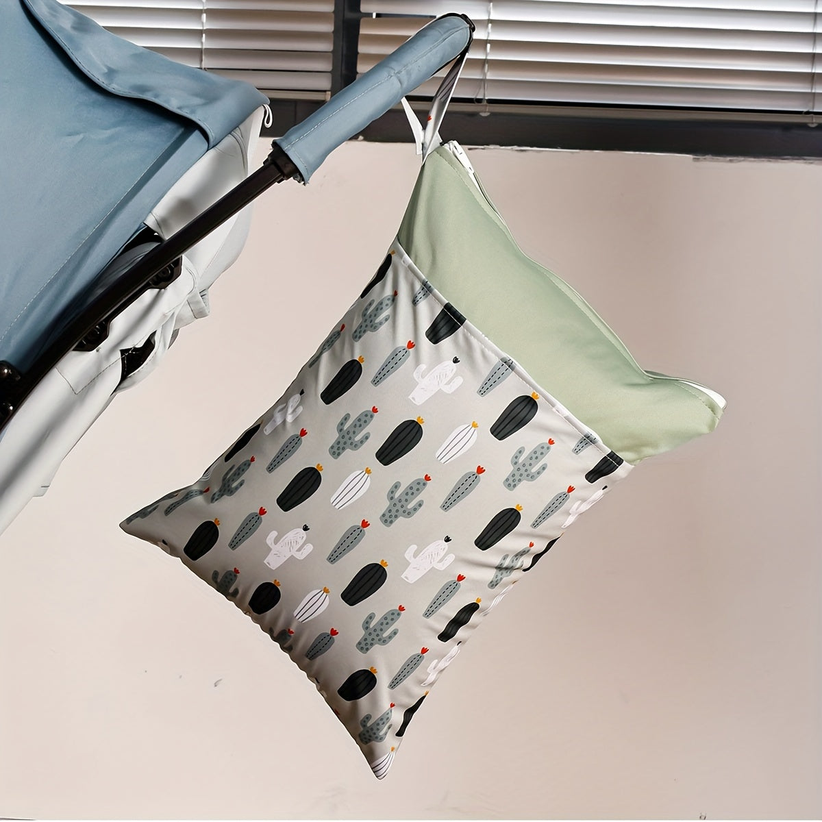 30x40cm Waterproof Reusable Cloth Diaper Wet Bag with Zipper Closure