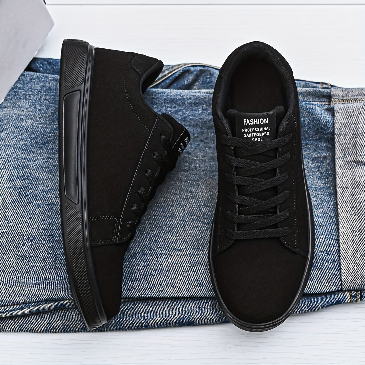 Men's Low Top Lace-Up Street Style Sneakers Solid Color Casual Running Outdoor Shoes