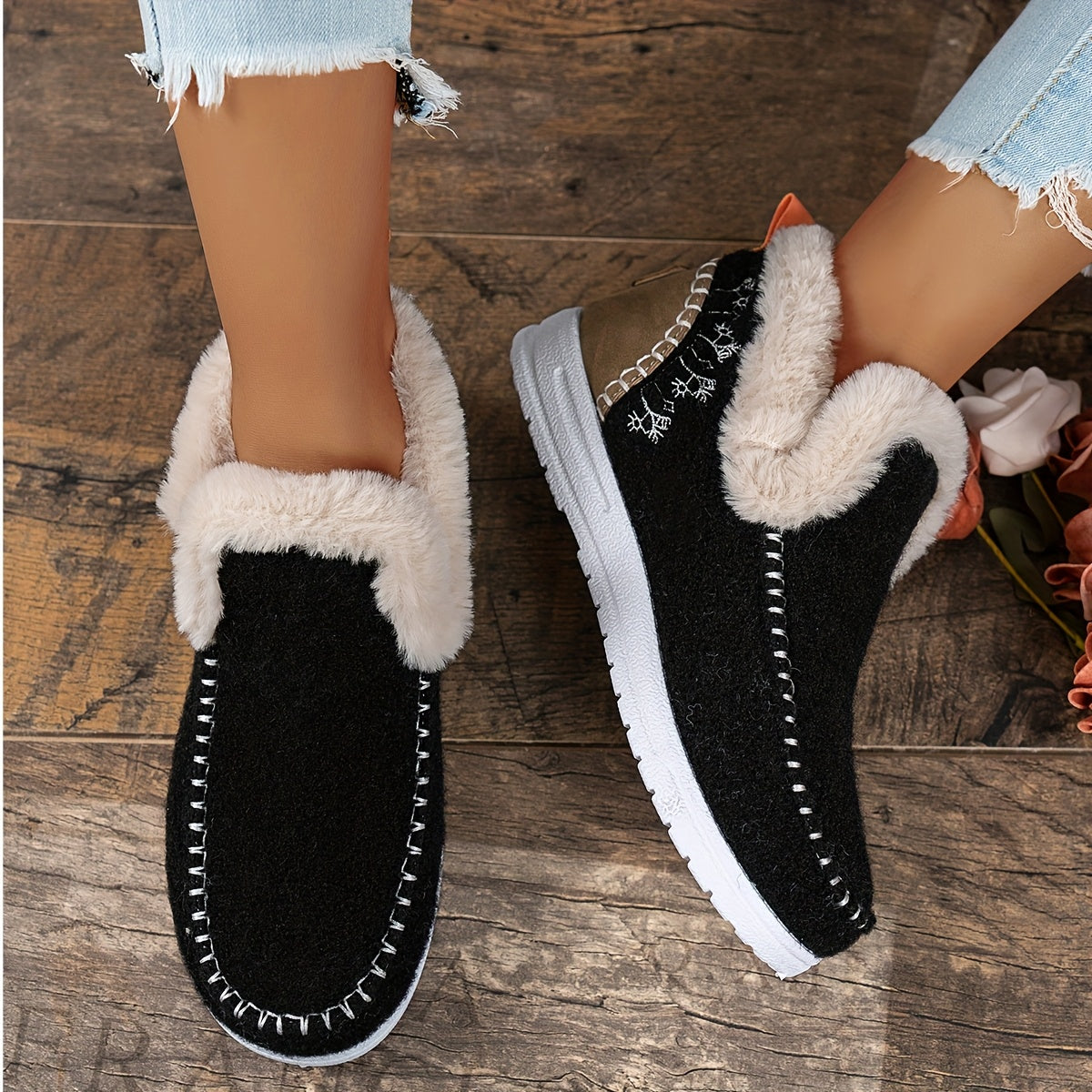 Ayollar uchun qishda kiyinadigan slip-on platform botinkalari, sun'iy jun bilan qoplangan va tormozsiz tagliklar bilan