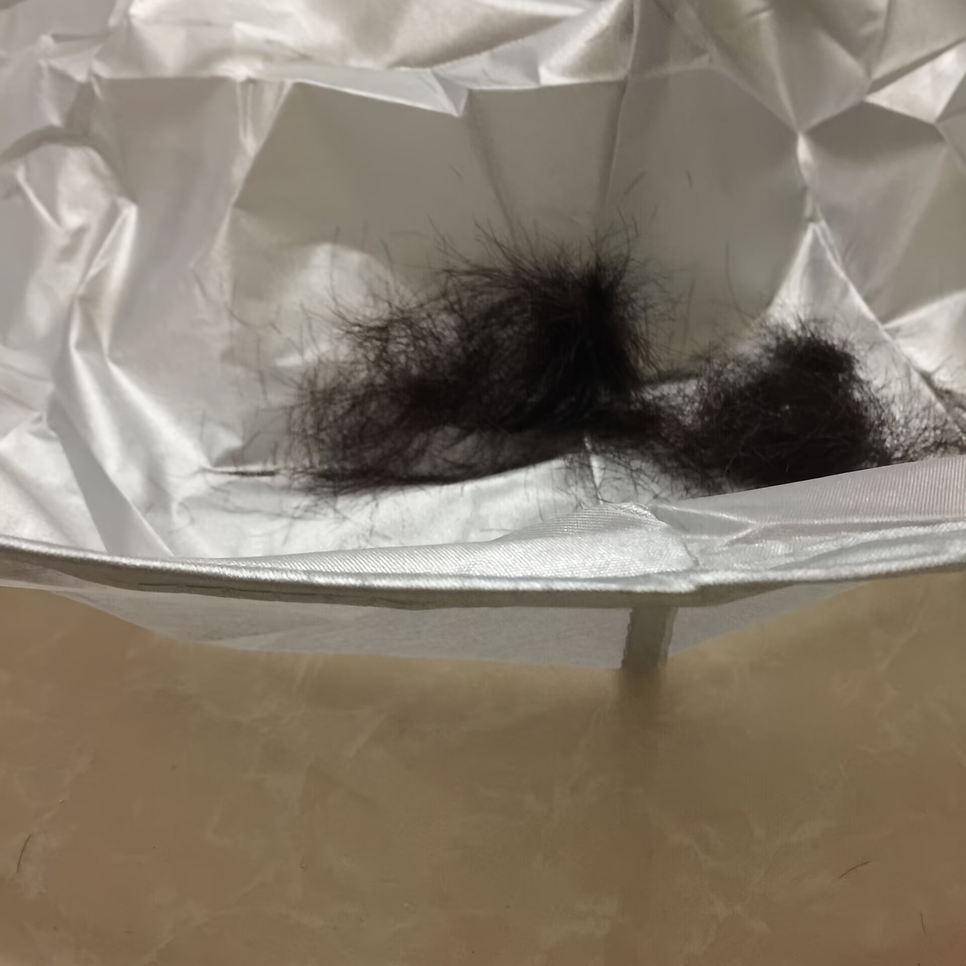 DIY soch kesish uchun sartarosh soyabon dizayniga ega polyester soch kesish paltosi, sartaroshlar uchun ideal.