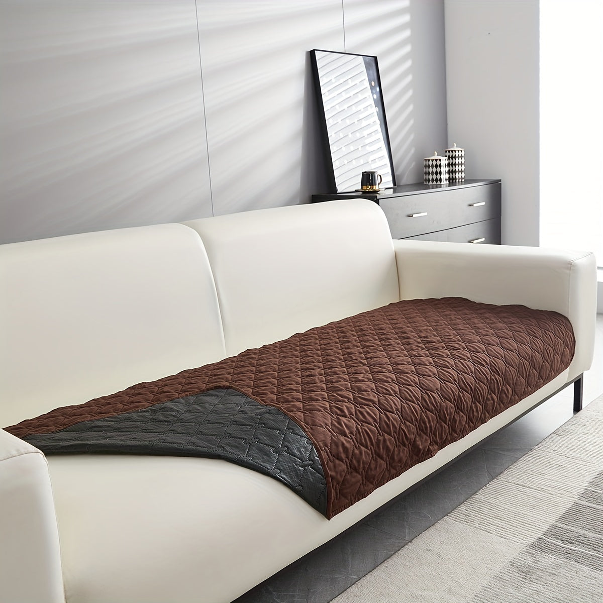 Waterproof Machine Washable Pet Blanket with Stain-Resistant Checkered Pattern for Furniture Beds and Sofas