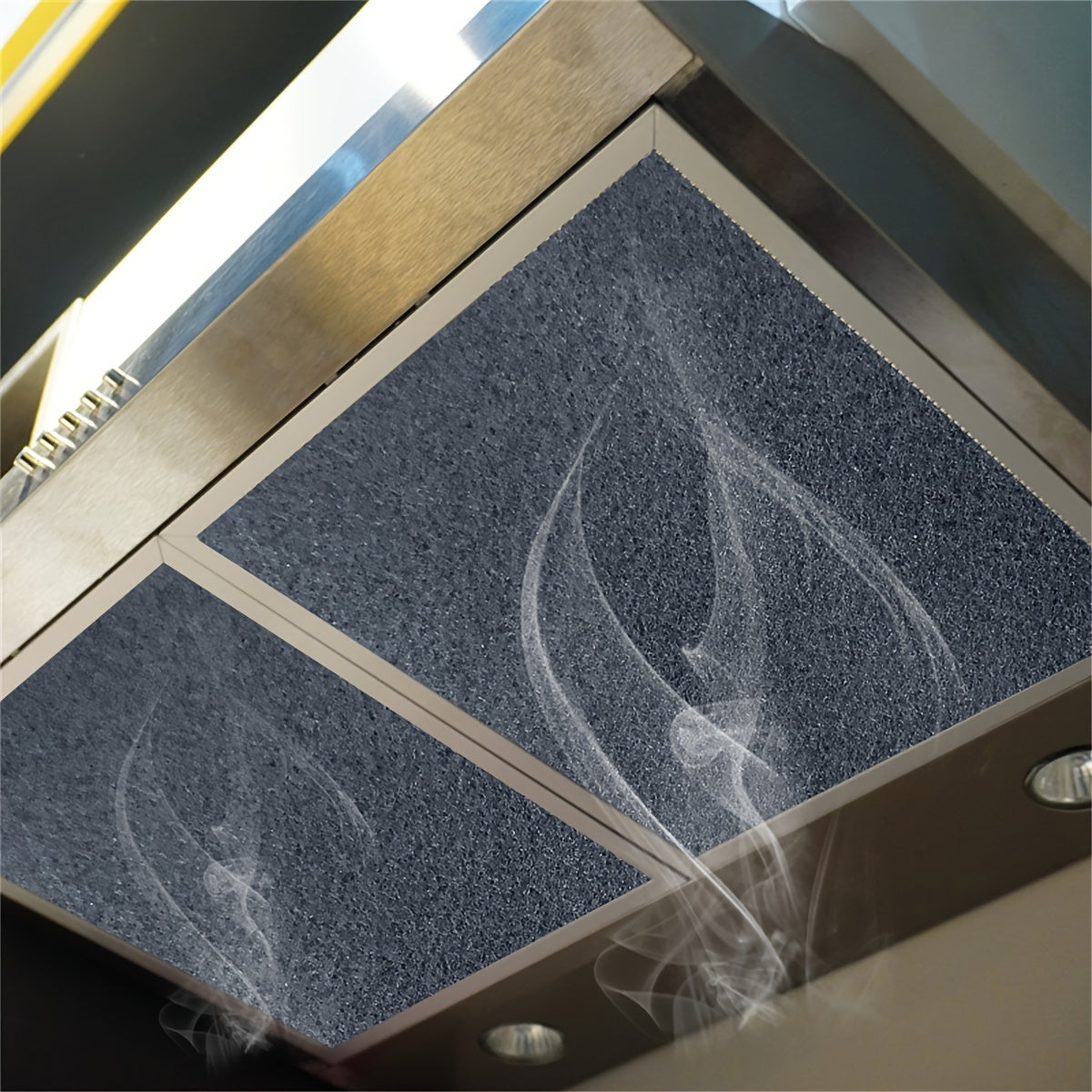 Boshqariladigan moslashuvchan o‘lchamlarga ega karbon faollashtirilgan oshxona ventiliatsiya filtri, mustahkam polyurethane materialidan tayyorlangan va chiroyli qora dizaynda. 56.9x46.99 sm o‘lchamda bo‘lib, hidlarni samarali tarzda yo‘q qiladi.