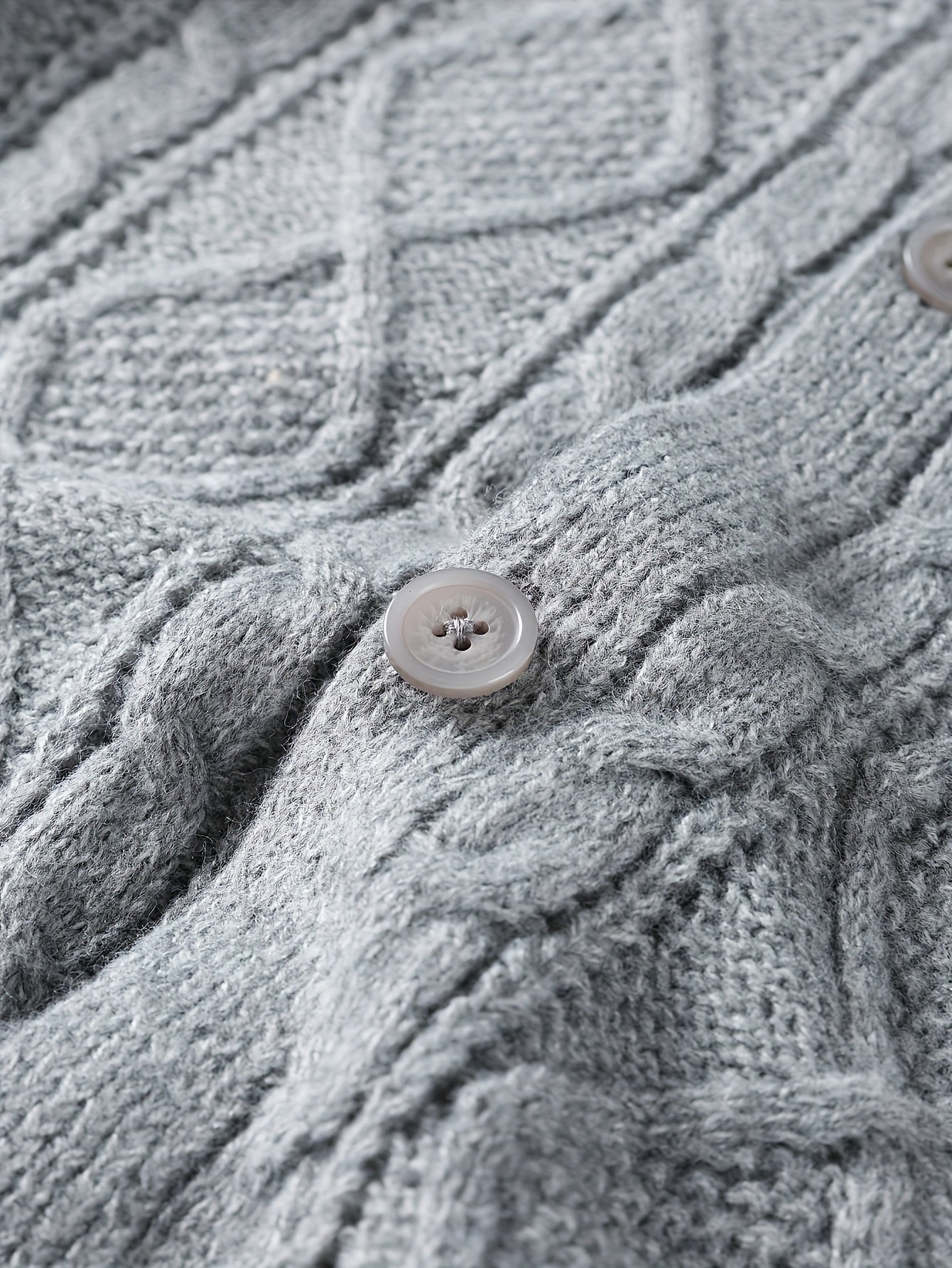 Erkaklar uchun plussiz viscose kardigan, to'g'ri bo'yinli, qattiq rangda, kuz/qish mavsumi uchun o'rtacha cho'ziladigan mato. 100% viscose uzun qo'lqonli sviter jakketi.