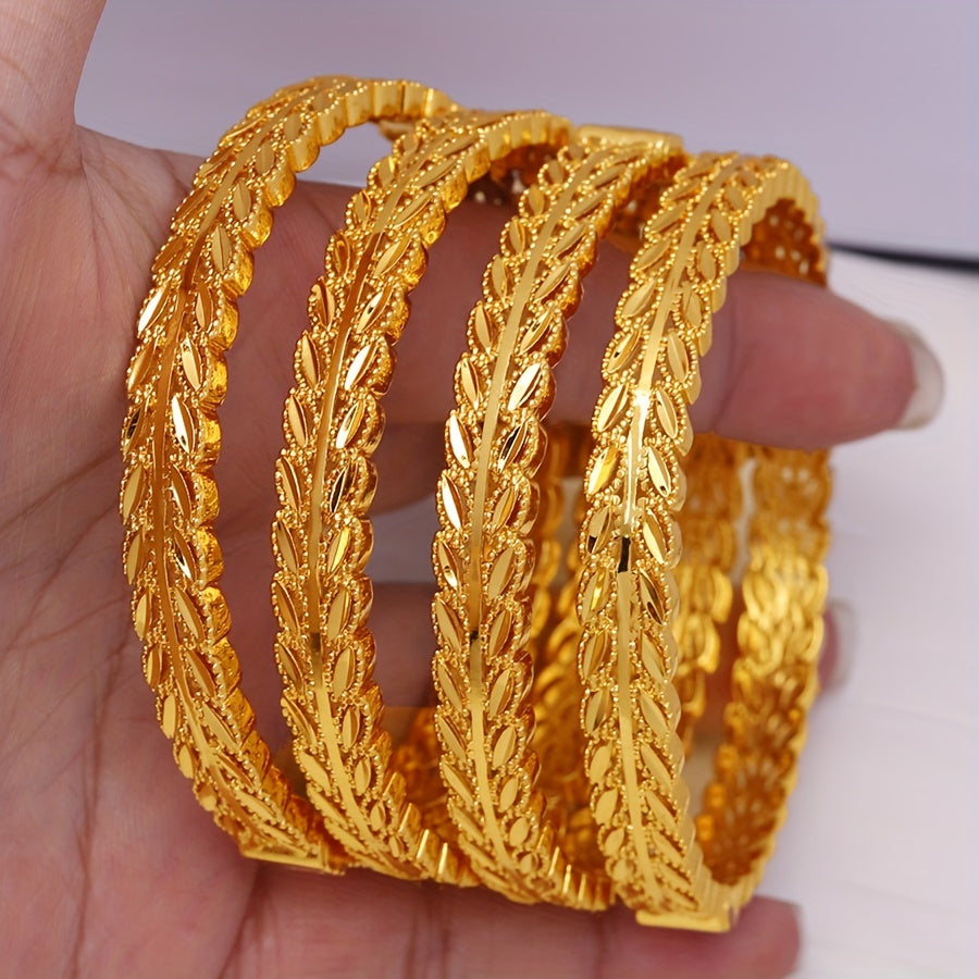 "Maqsadli tadbirlar va qo'l aksessuarlari uchun 4 ta oltin barg naqshli bilaguzuklardan iborat hashamatli etnik uslubdagi mis zargarlik to'plami."