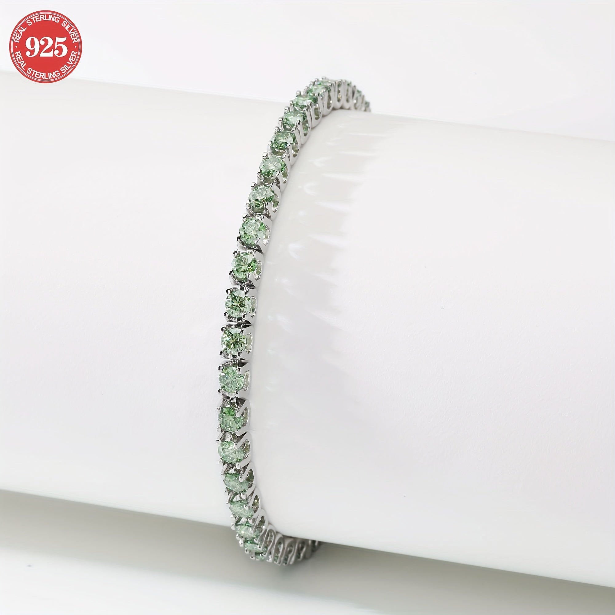 Pulsera de tenis de plata de ley con piedras de moissanita verdes y baño de oro para mujer