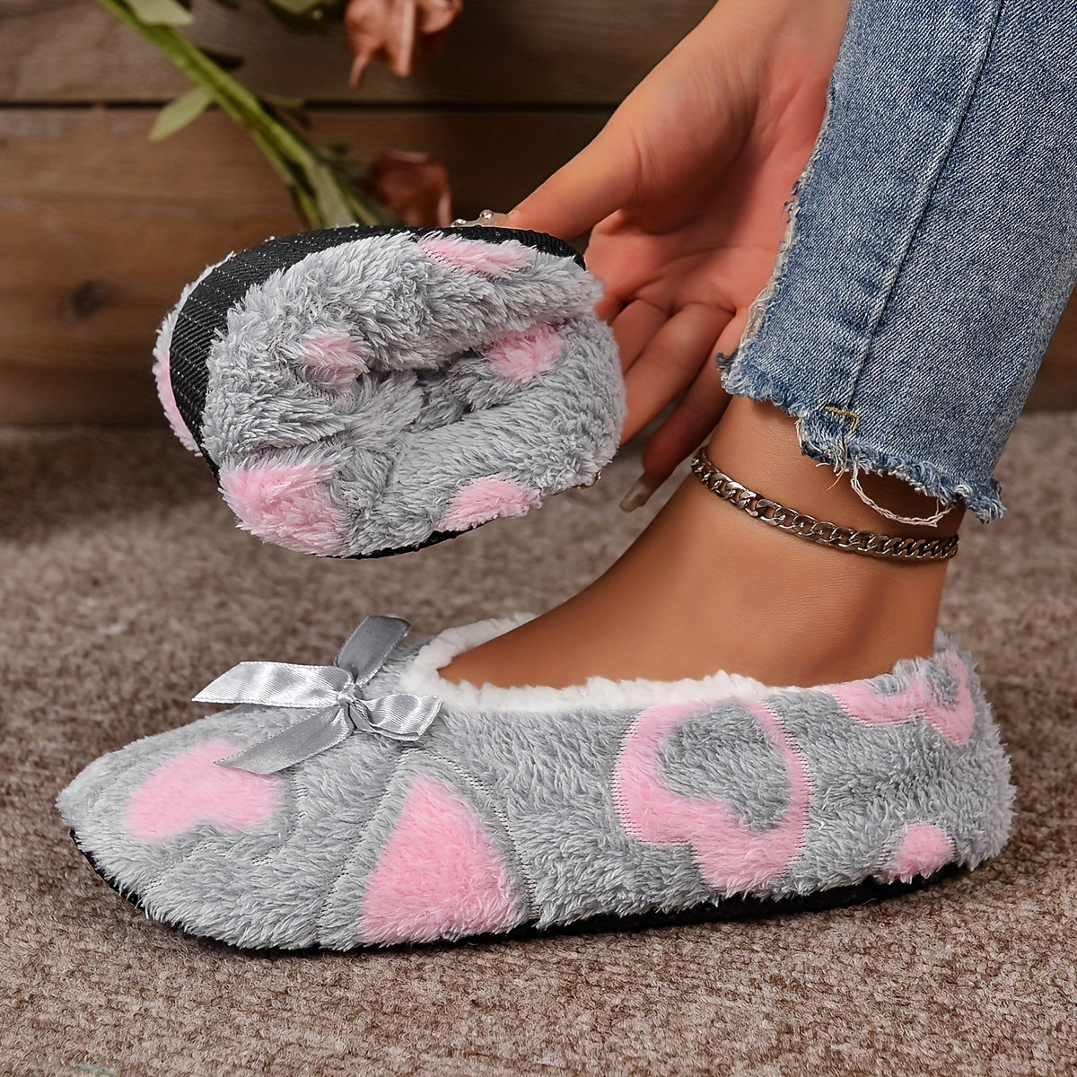 Ayollar uchun ichki choyshablar yurak shaklidagi yumshoq tagli, sirpanishga qarshi, qulay foydalanish