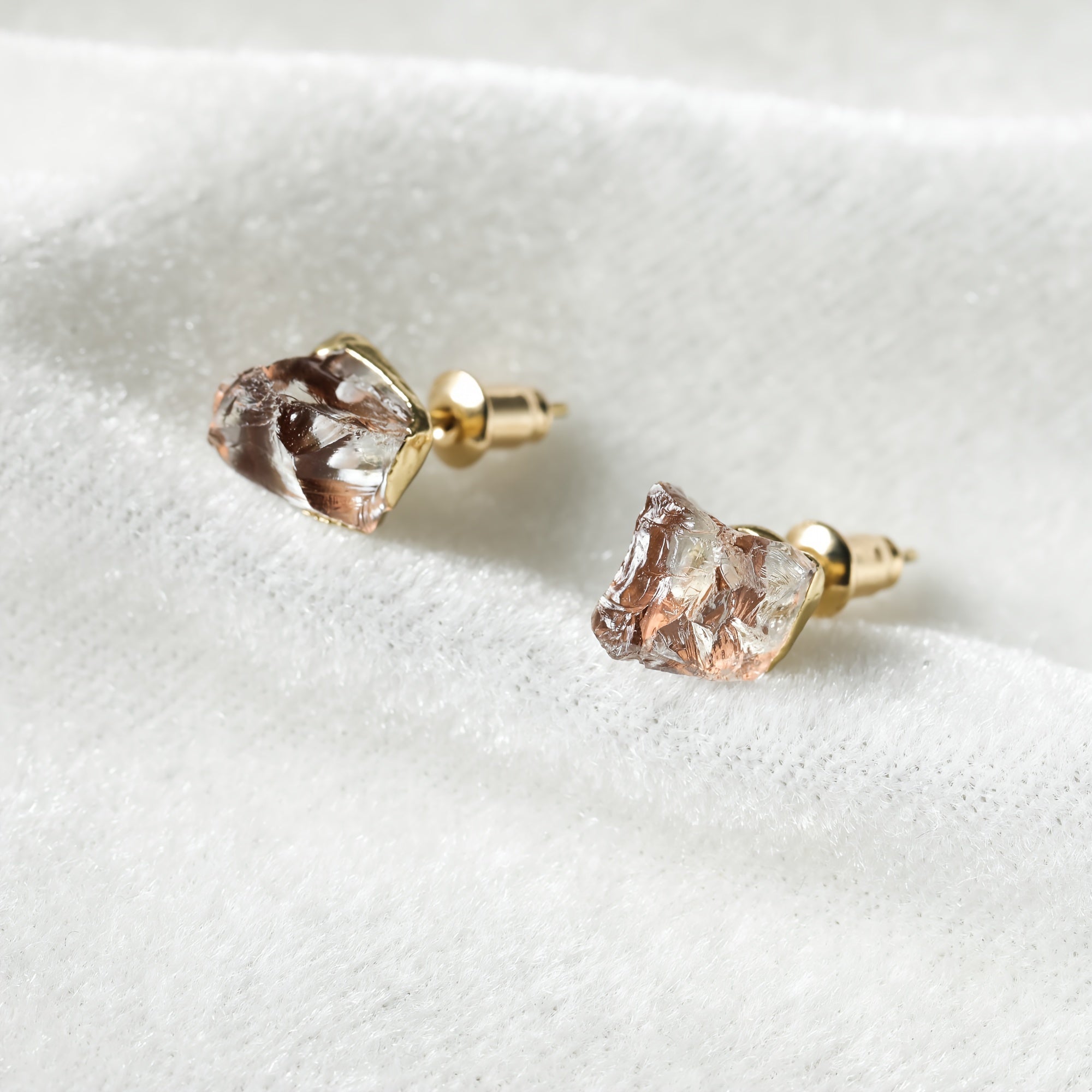 Chic Boho 925 Silver Stud Earrings with Chalcedony Gemstone, Perfect for Everyday and Parties, Bohemian Style Earrings, Natural Chalcedony Stone, Ideal for Daily Wear, Boho-Chic Stud Earrings