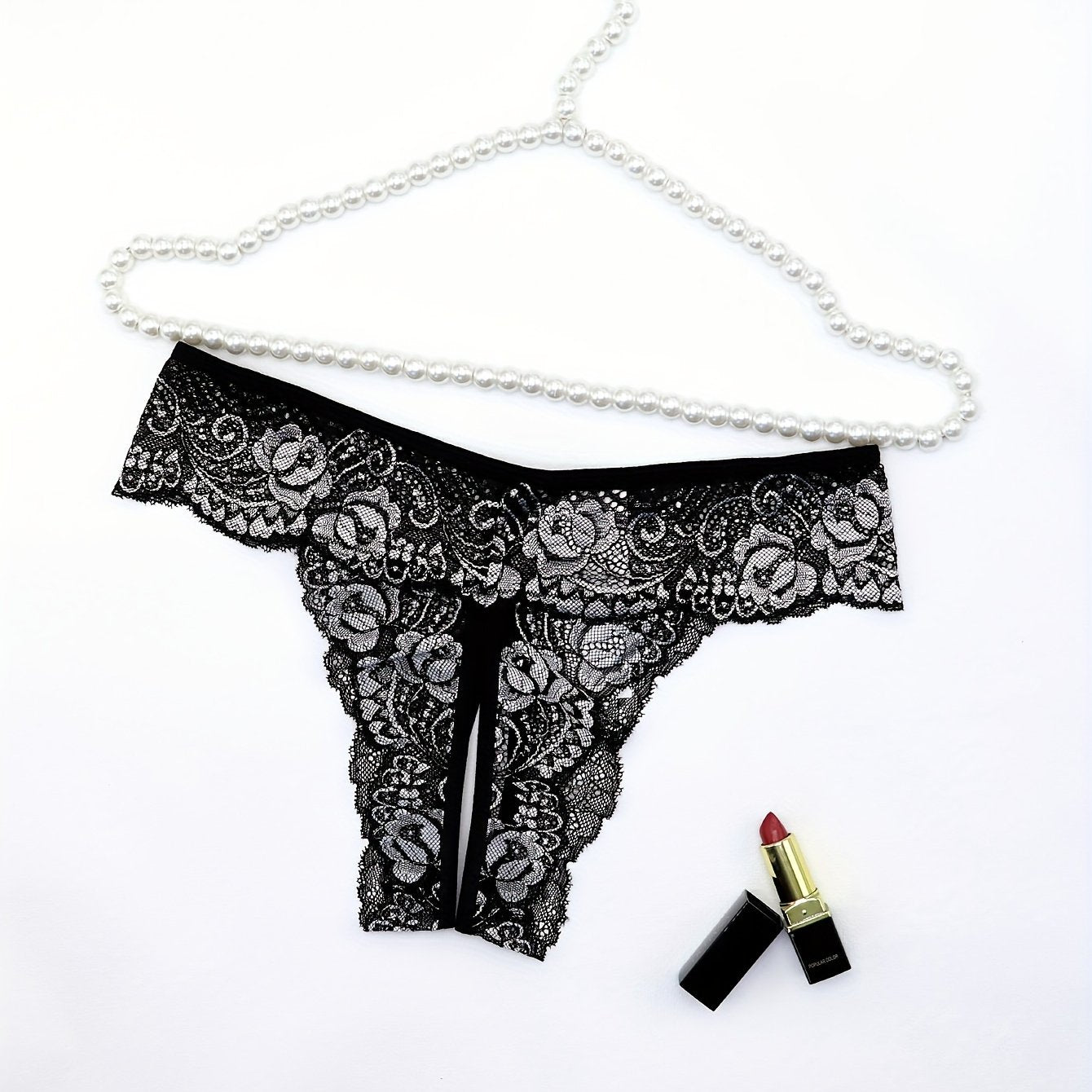 Ayollar uchun ko'p rangli dantelli, qizg'in kontrastli kesish bilan qilingan ichki kiyim.