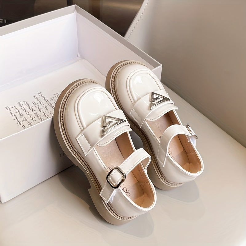 Qizlar uchun qora Mary Jane tekis poyabzal, preppy uslubida, yumshoq taglik, ikki monk tasmasi, dumaloq burchak va qulay PU ustki qismi. Maktab, chiqishlar, partiyalar va ochiq havoda faoliyatlar uchun mukammal.