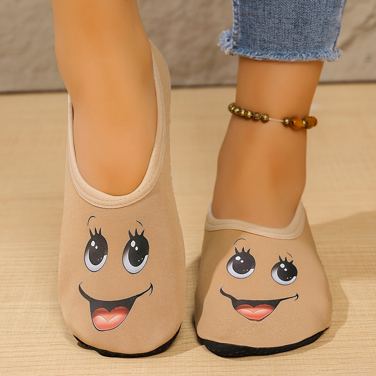 Ayollar uchun chiroyli multfilm yuzli slaydlar, nafas oluvchi mato, ichki va tashqi poyabzal