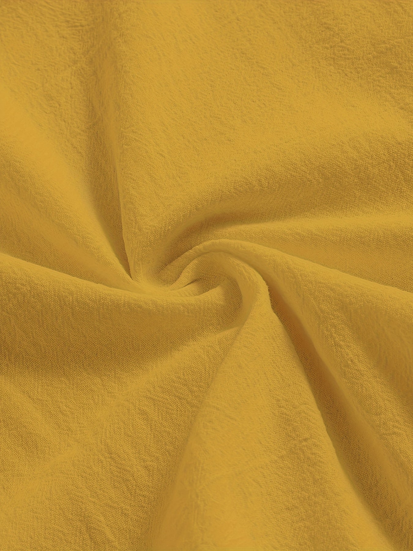 Plus o'lcham ayollar uchun yengil ko'k rangli kundalik ko'ylak, rufflesi bo'lgan qisqa ko'kraklar va cho'ntaklar