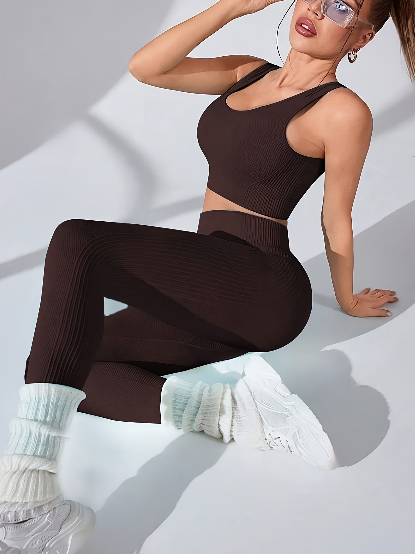 Women's Seamless Yoga and Fitness Set Nylon Moisture-Wicking Quick-Dry Sports Bra Leggings