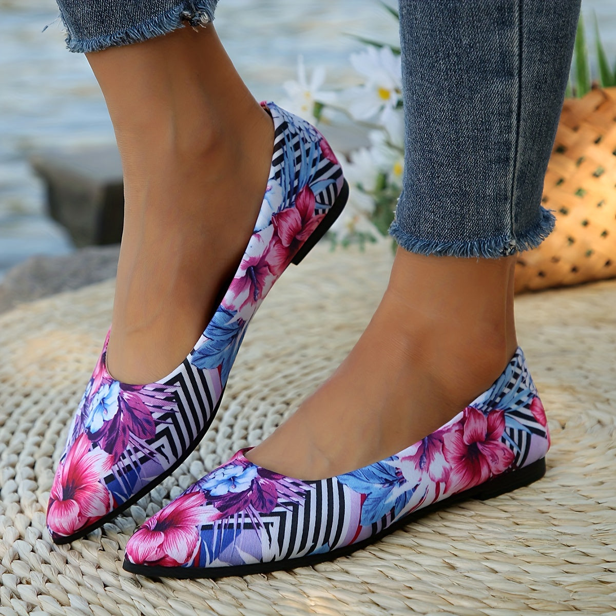 Women's Floral Canvas Flat Shoes with Pointed Toe and Rubber Sole