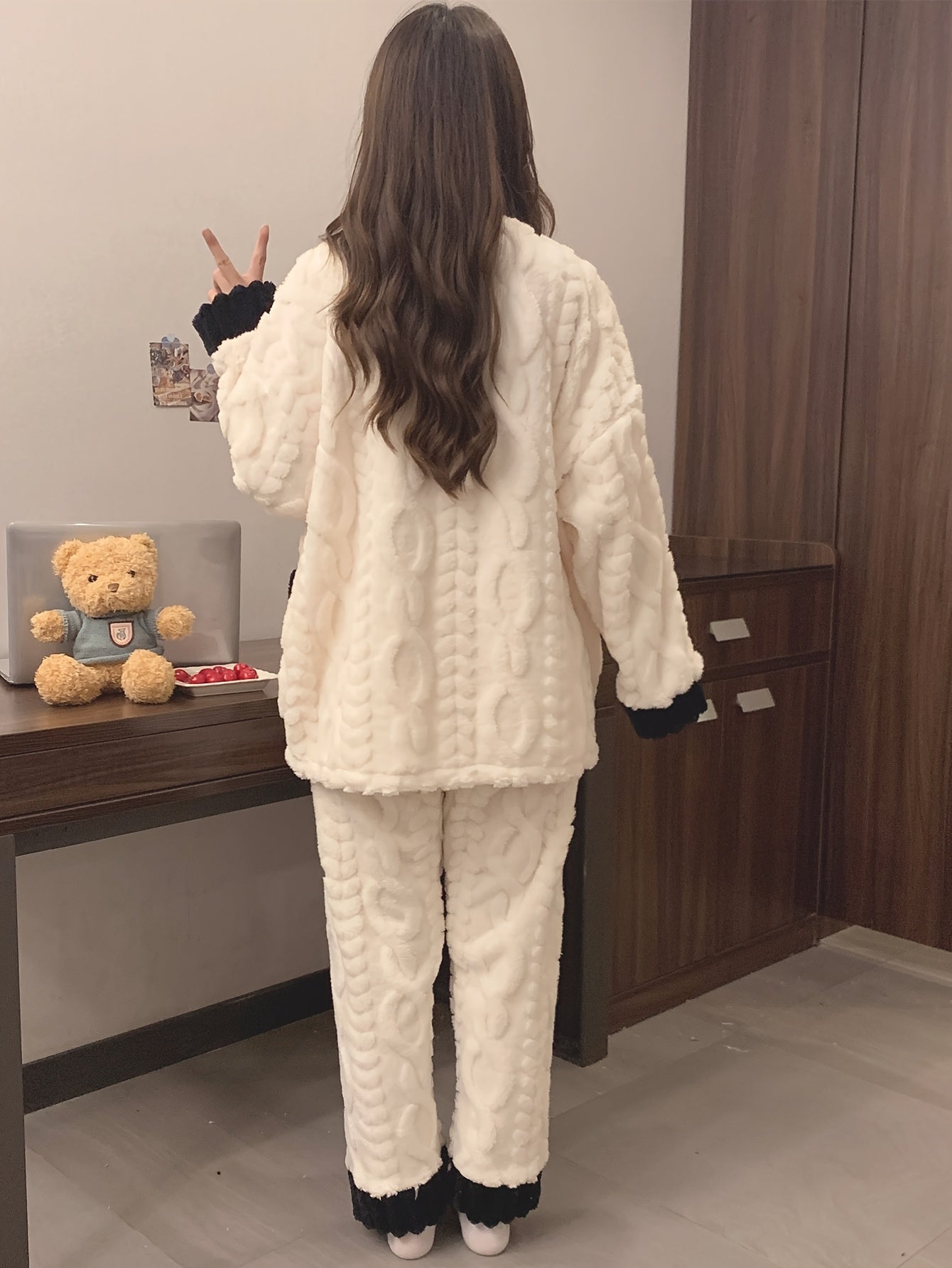 Conjunto de pijama de felpa de coral para mujer de manga larga con cuello en V, color sólido, invierno, no transparente