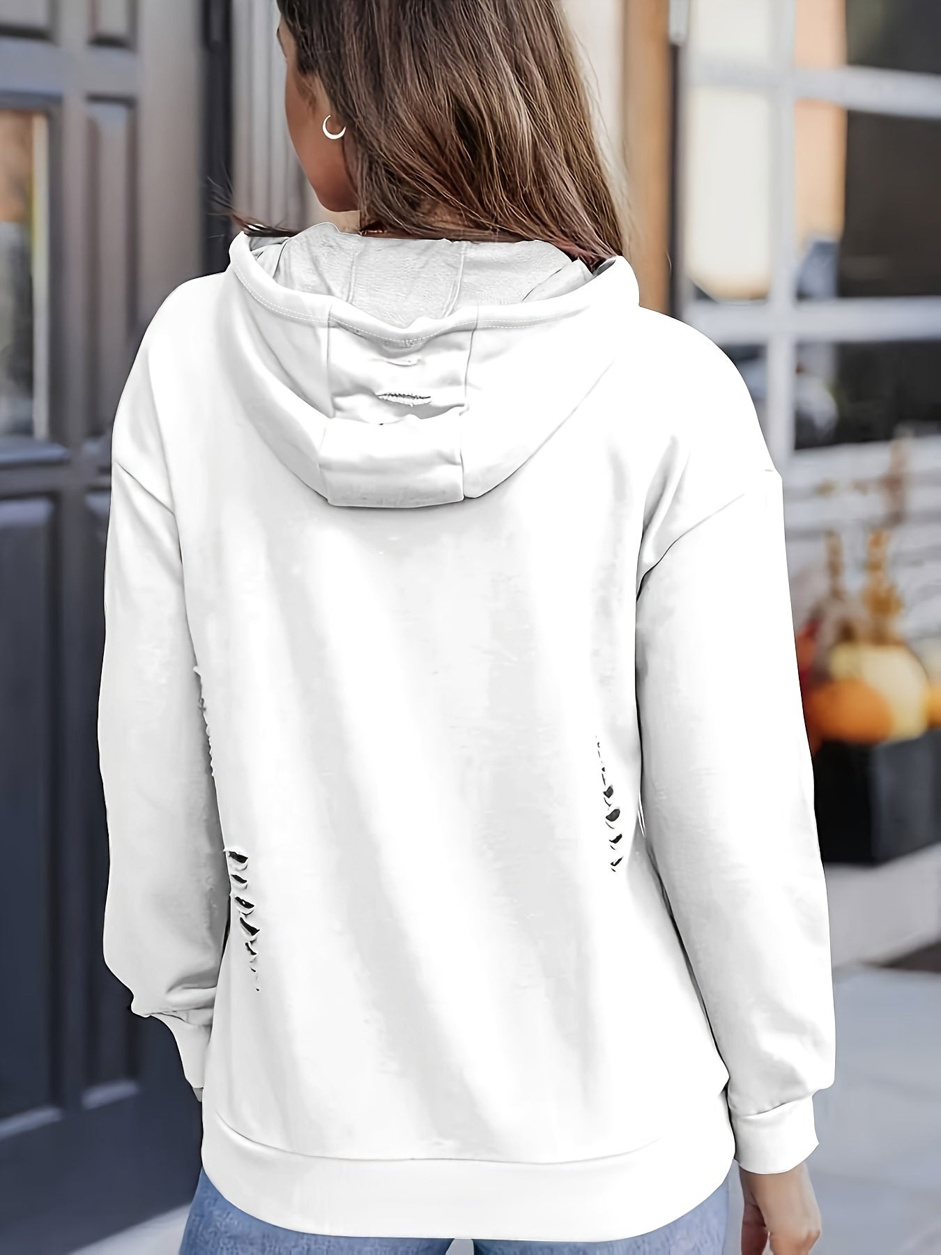 Ayollar uchun qizil yirtilgan hoodie pullover, kangaroo cho‘ntagi, uzun qo‘llar