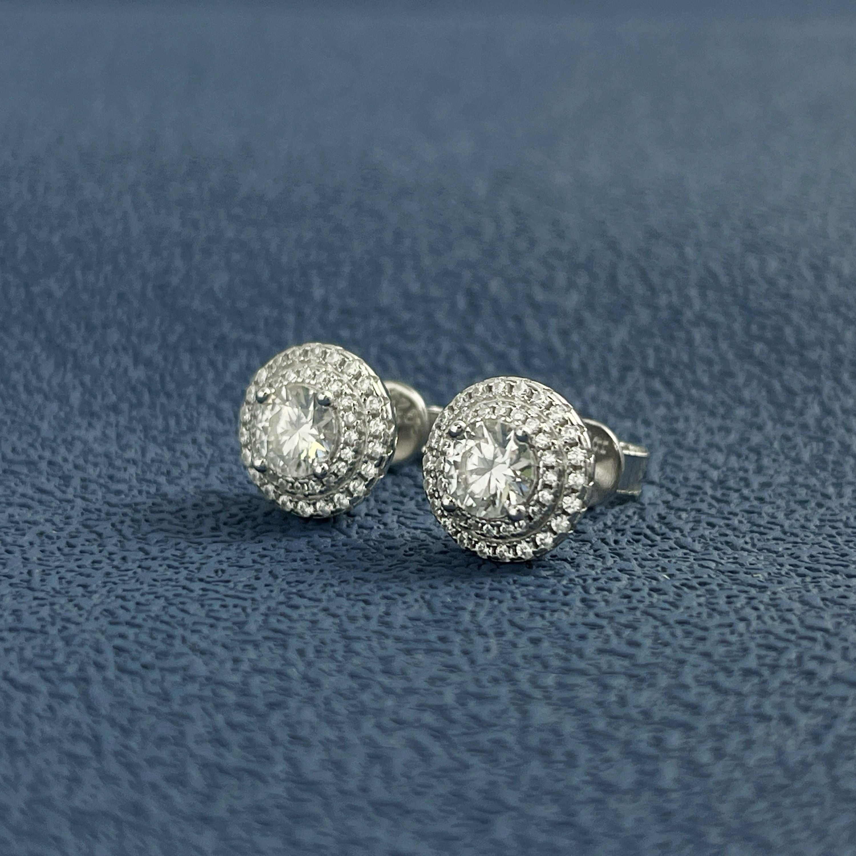 Ювелирный набор с платиновым покрытием из моссанита с кулоном 1 карат и сережками-гвоздиками 0,5 карат для женщин