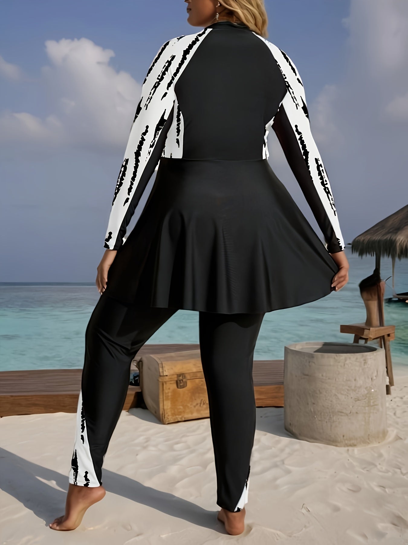 Комплект скромного купальника большого размера с полосатой длинной рукавом топом и брюками