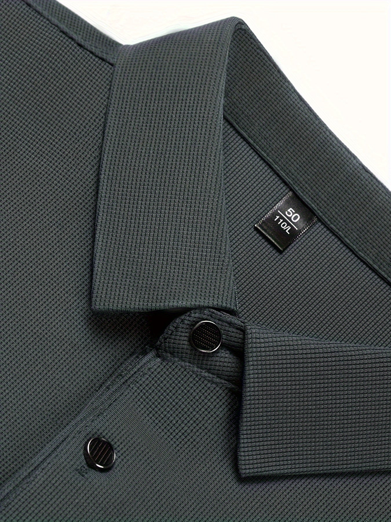 Erkaklar uchun bir rangli yengli futbolka, barcha mavsumlar uchun mos, tasodifiy uslub va havo o'tkazuvchanligi bilan ajralib turadi. Kundalik kiyim yoki sovg'a sifatida ideal.