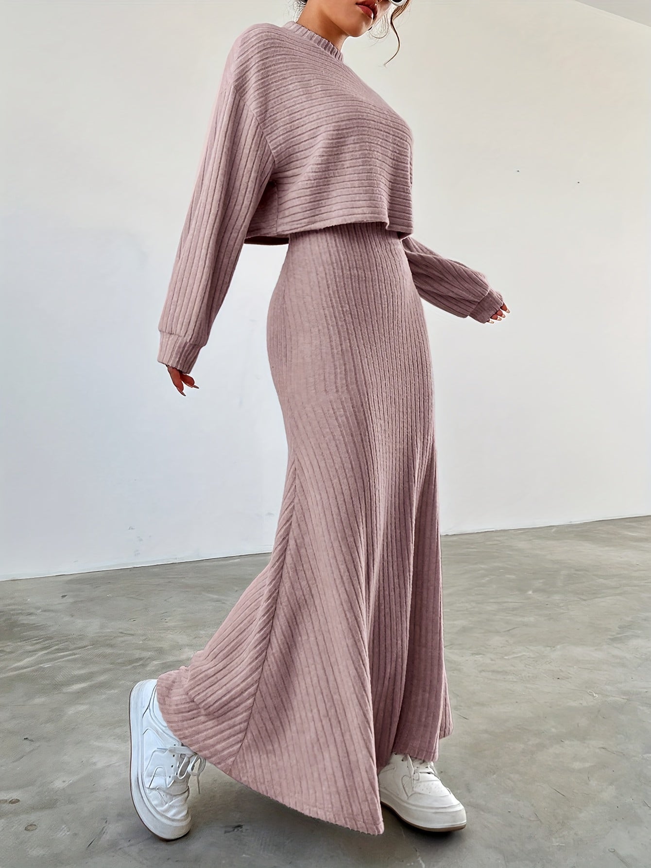 Conjunto de vestido acanalado con top de cuello redondo y vestido maxi sin mangas para mujer