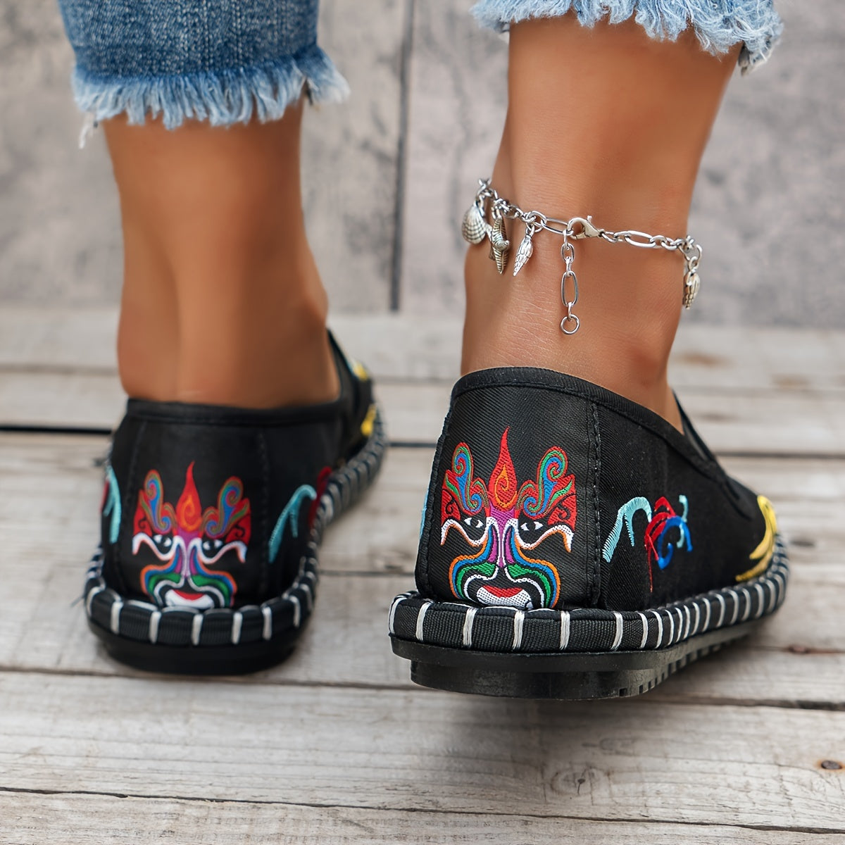 Women's Embroidered Canvas Flats Lightweight Soft Sole Walking Shoes