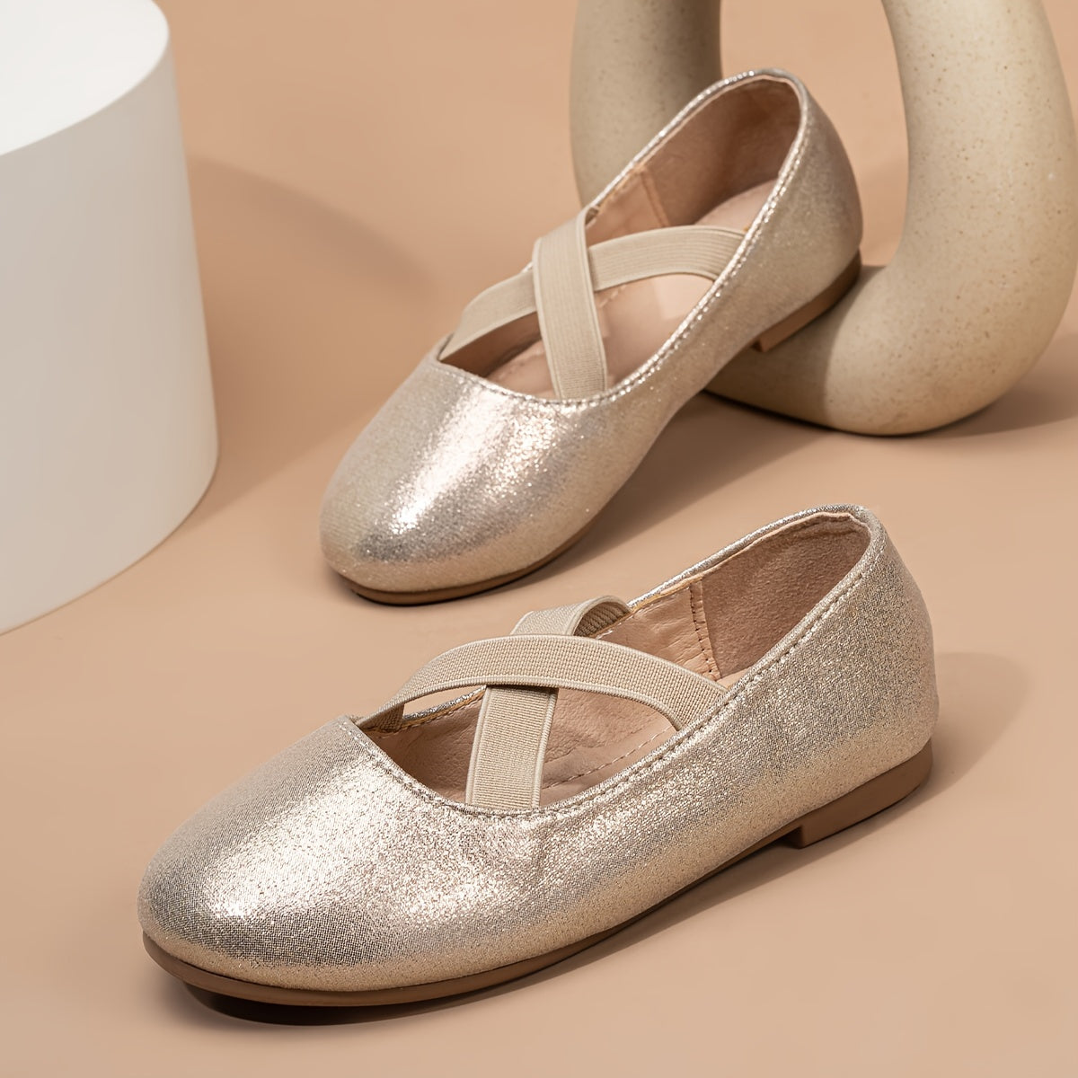 Qizlar uchun elastik xoch shaklidagi bog'ichlari bo'lgan balet poyabzallari