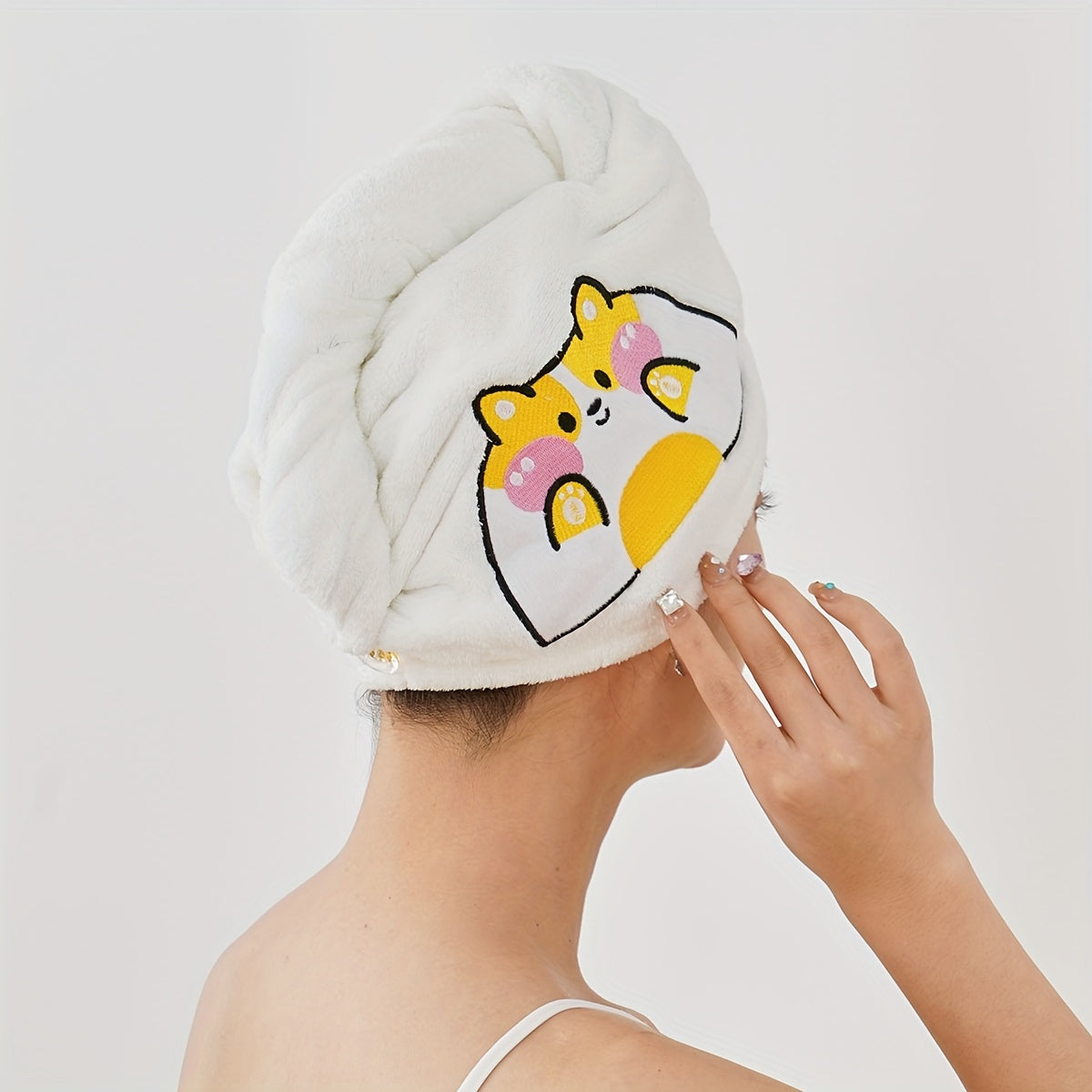 Быстросохнущее полотенце для волос с милым дизайном кота для женщин, изготовлено из ультрамягкого кораллового флиса.