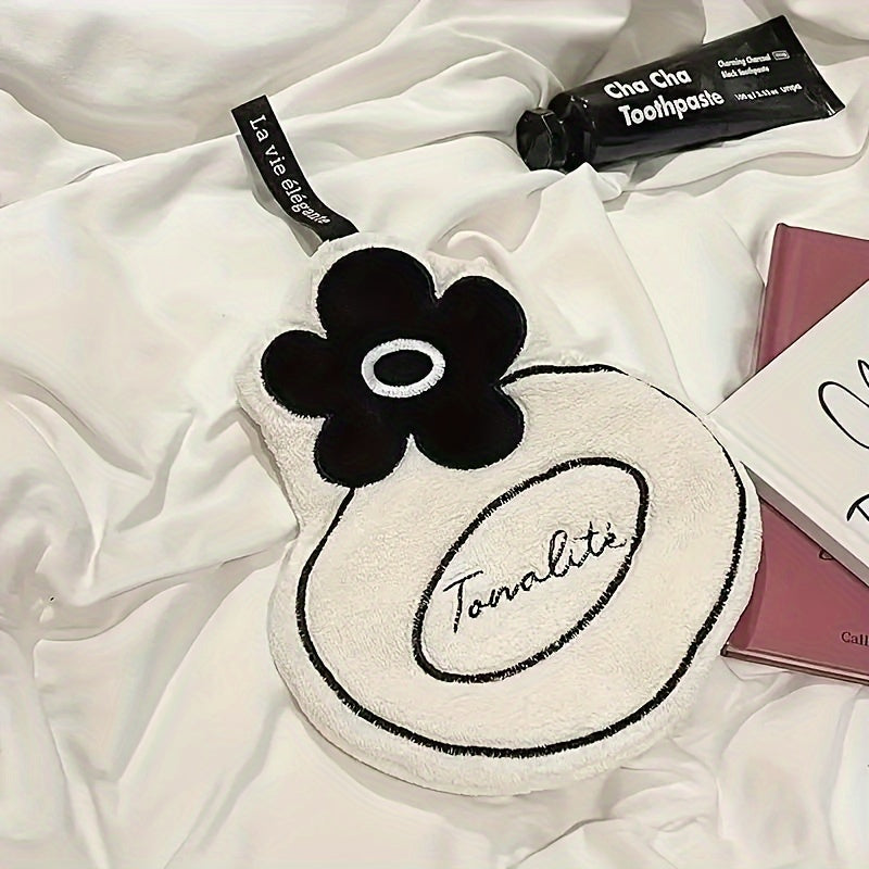 3 ta fransuz super yumshoq kameliya qo'l sochiq, hojatxona bezatish uchun so'ruvchan koral velur material va zamonaviy geometrik naqsh bilan.