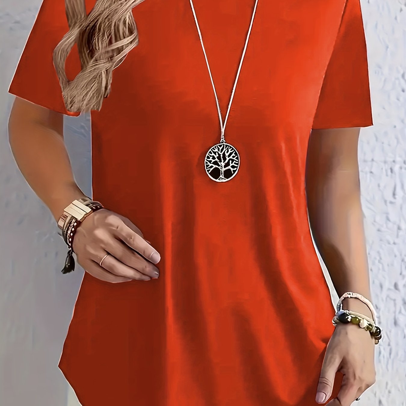 Plus o'lchamli uzun ko'ylakli ayollar uchun polyester zaytun yashil kruj bo'yinli futbolka