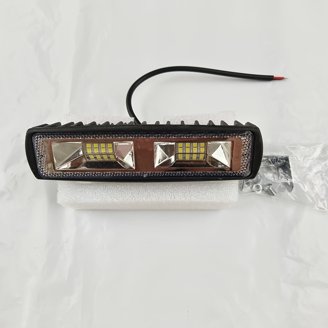 Universal 6 dyuymli LED ish chiroqi 48W transport vositalari, avtomobillar, yuk mashinalari, qayiq uchun