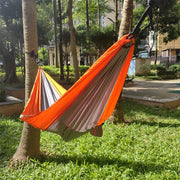 Yengil naylon parashyut matosidan tayyorlangan bitta kamping g'ildiragi, ochiq havoda sarguzashtlar va plyaj sayohatlari uchun mukammal, 199.58 KG gacha yuk ko'taradi.