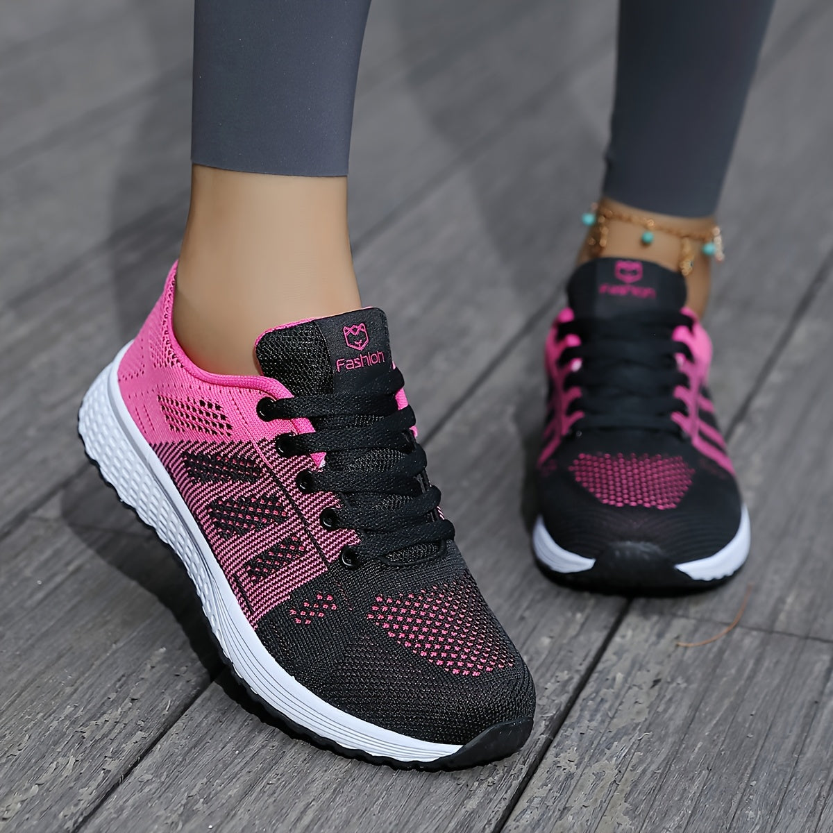 Women's Mesh Casual Sneakers Black and White Low-Top Running Shoes