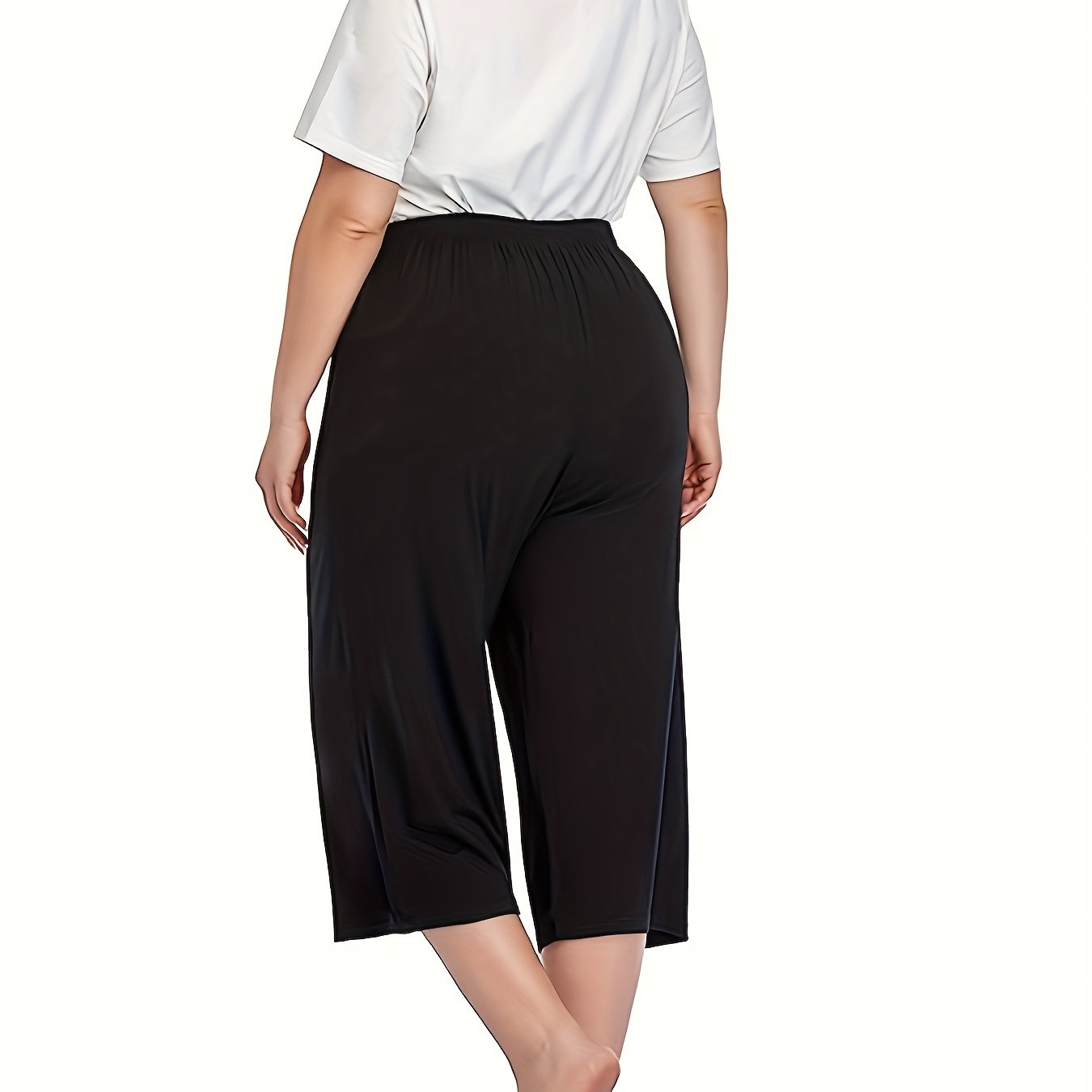 Plus o'lchamdagi ayollar uchun kengaytiriladigan polyester Capri shortlari, bir rangli, cho'ntaklar bilan