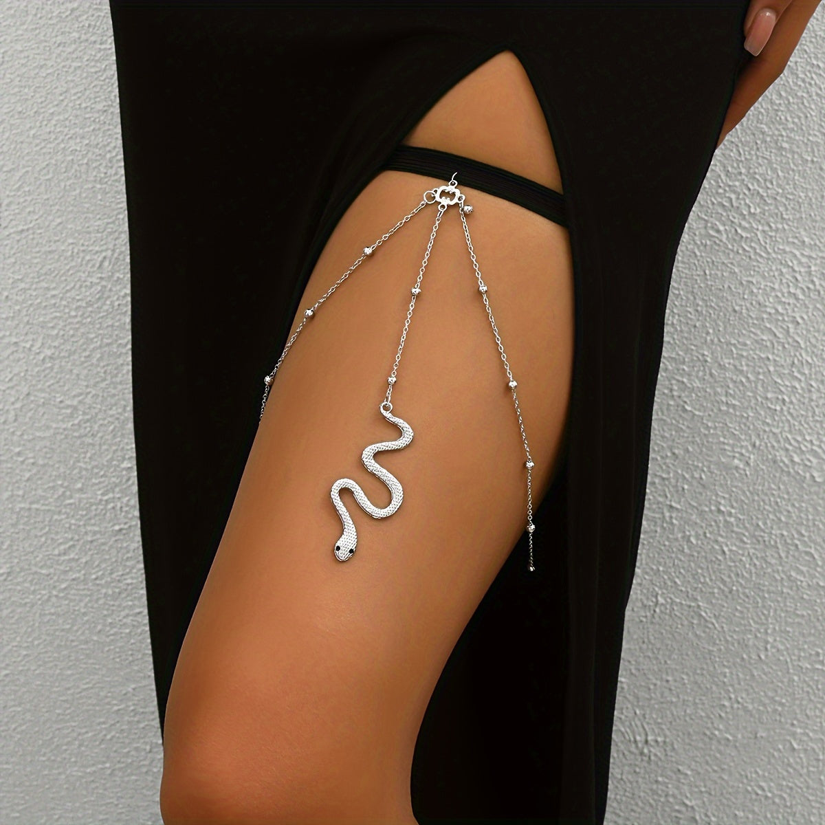 Women's Beach Body Chain with Serpent Pendant Thigh Chain for Summer Fashion