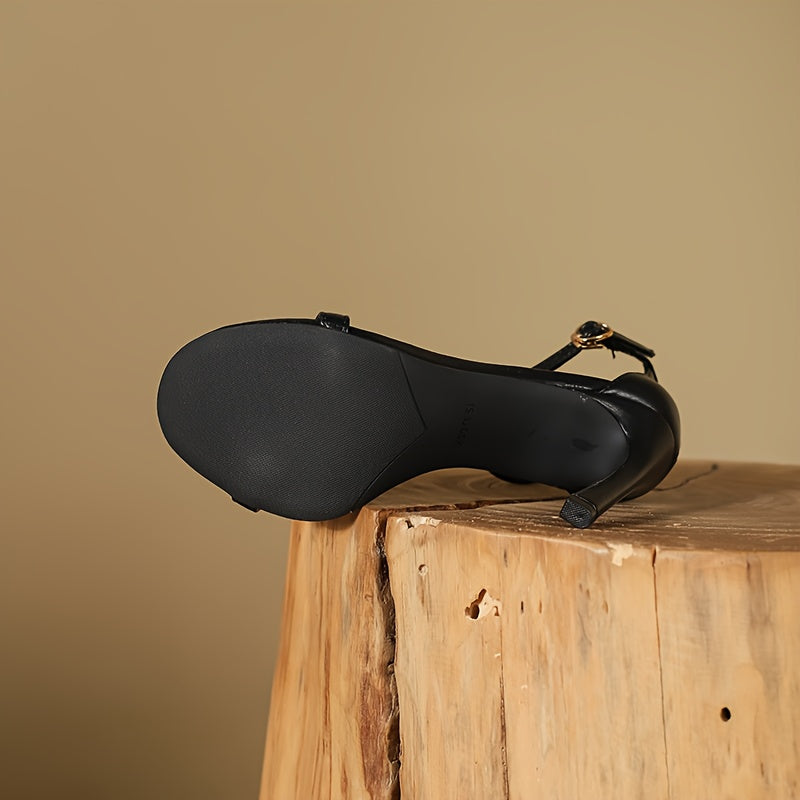 Ayollar uchun sexy yozgi sandalilar, stiletto to'pi bilan, bir rangda, ochiq barmoq va teshikli yopiq. Polyuretan materialidan tayyorlangan, TPU taglik bilan.