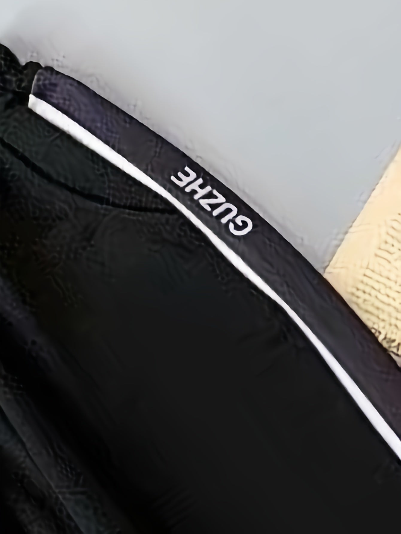 Men's Lightweight Stretch Joggers with Contrasting Side Panels and Elastic Waistband for Spring Fall Sports and Casual Wear