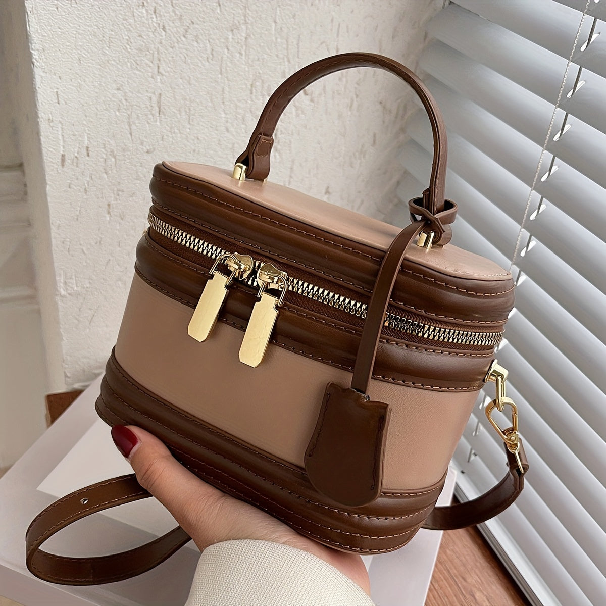 Elegant PU Messenger Bag with Adjustable Strap Zipper Closure for Office and Daily Use