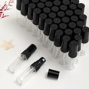 56 прозрачных стеклянных флаконов для духов с многоразовыми распылителями различных размеров, идеально подходящих для путешествий и увлажнения.