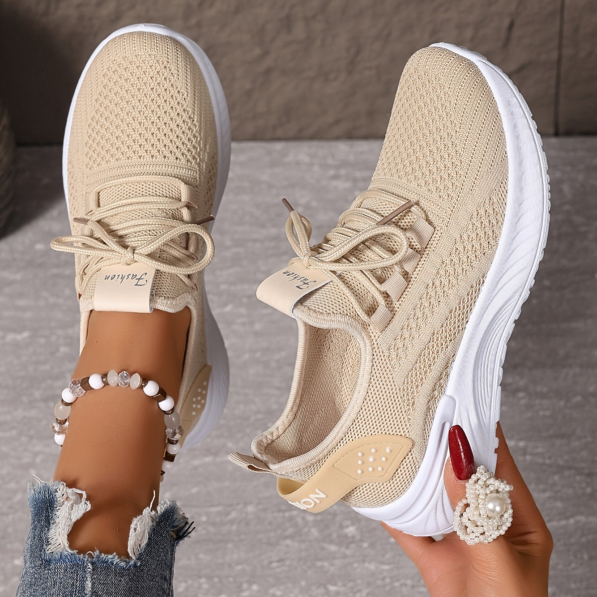 Ayollar uchun katta oq casual slip-on sport poyabzali bahor va yoz uchun