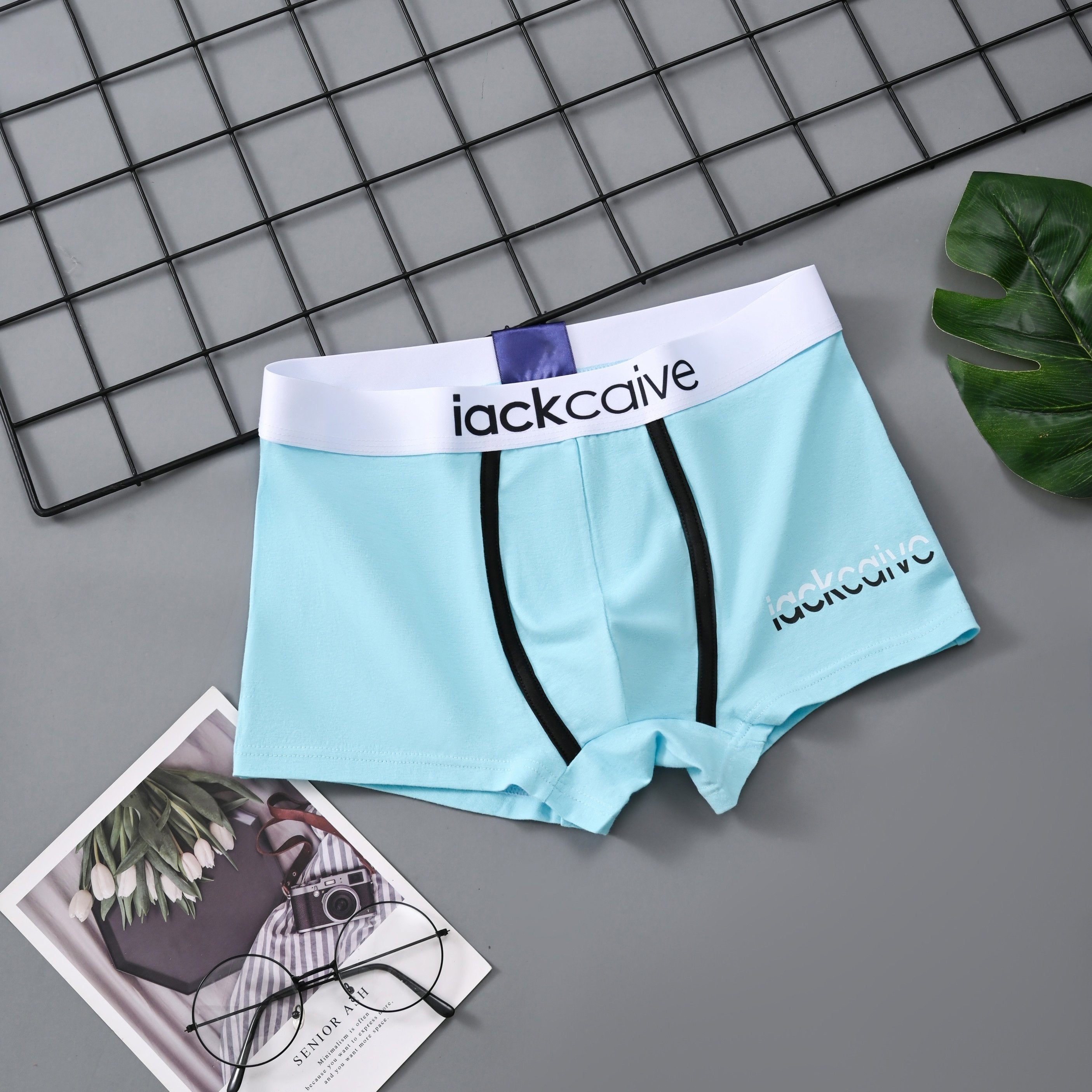 Erkaklar uchun turli uslublar va ranglarda yuqori sifatli paxta boxer shortlari.