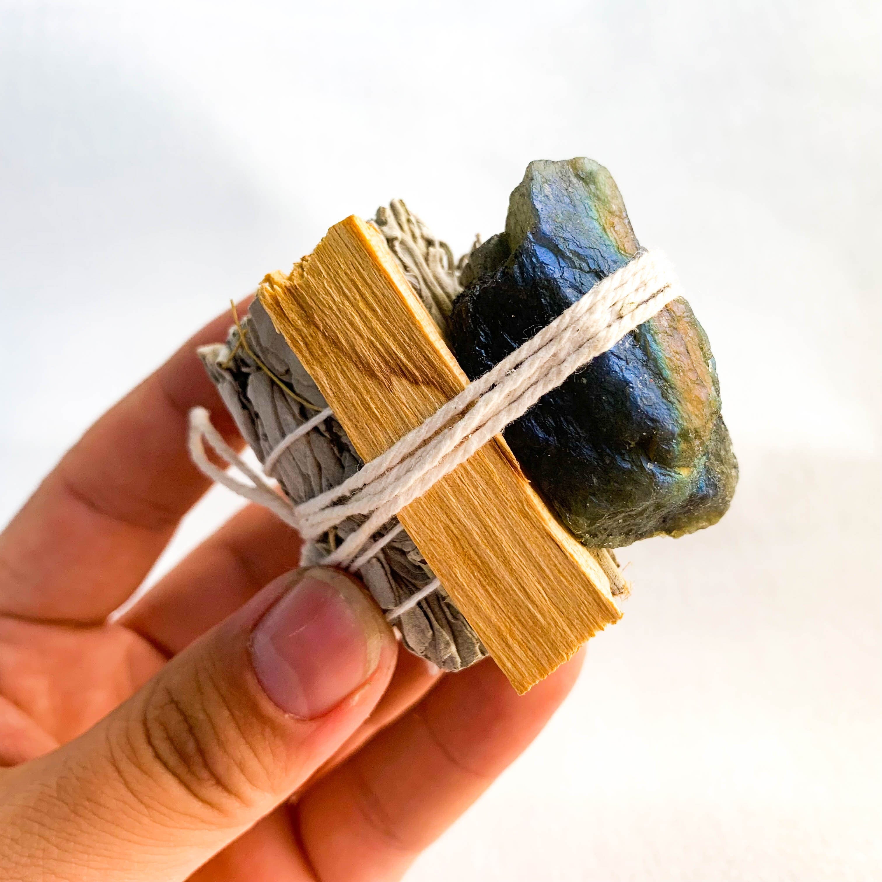 Conjunto de varita de limpieza energética de cristal de roca natural con varita de amatista, selenita y salvia blanca