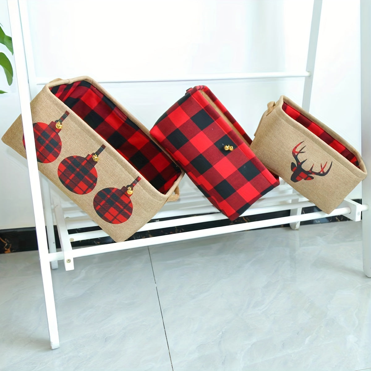 Rojdestvo kiyigi uchun oson yigʻiladigan, jingle kalitlari bilan taqdim etilgan qorqizlar saqlash savati, bayram sovgʻalari, o‘yinchoqlar