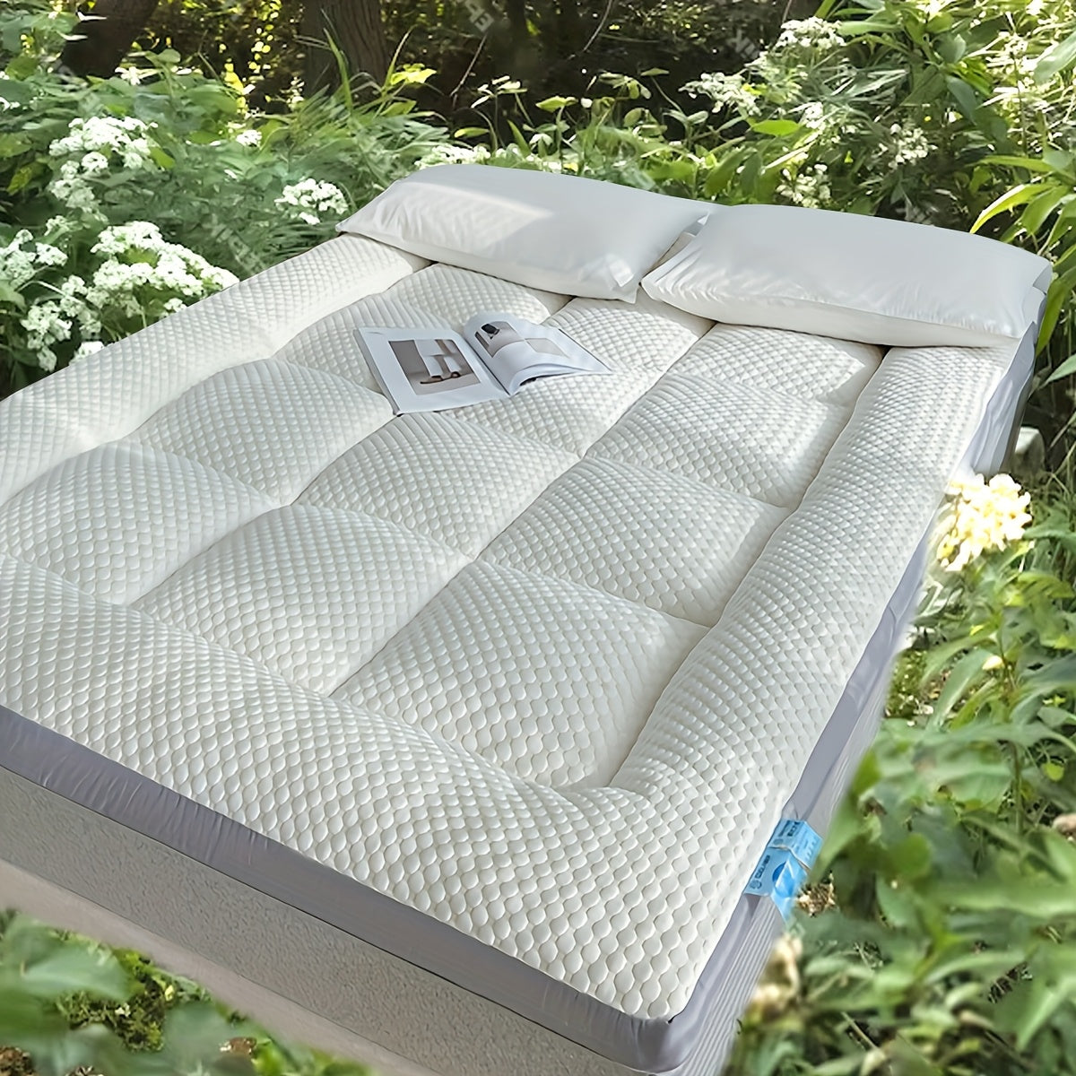 White Ultra-Soft Mattress Pad with 3D Particle Design Breathable Fluffy All Seasons