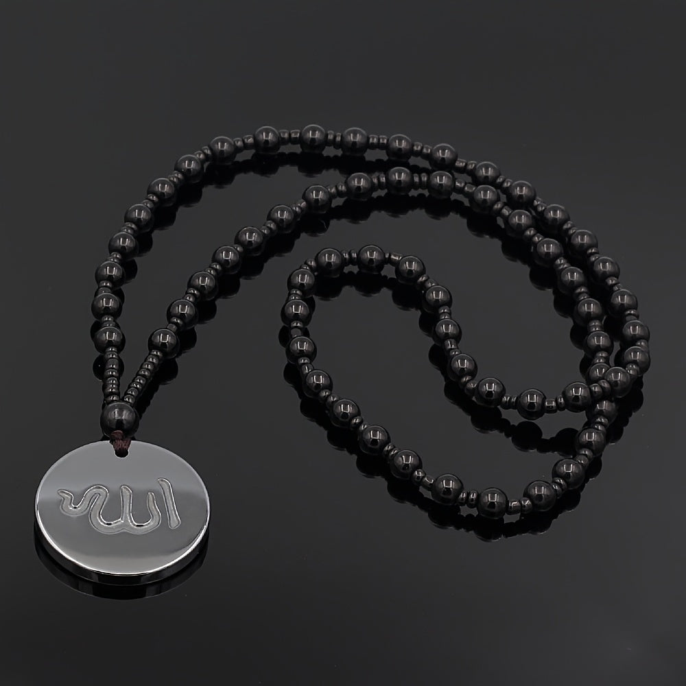 Qo'l bilan tayyorlangan Islom musulmon qora gematit pendanti, Alloh va Qur'on tasvirlangan, Ramazon uchun mukammal. Ushbu marjon shisha toshlar bilan bezatilgan va uzun to'qilgan zanjirga ega, erkaklar va ayollar uchun mos.