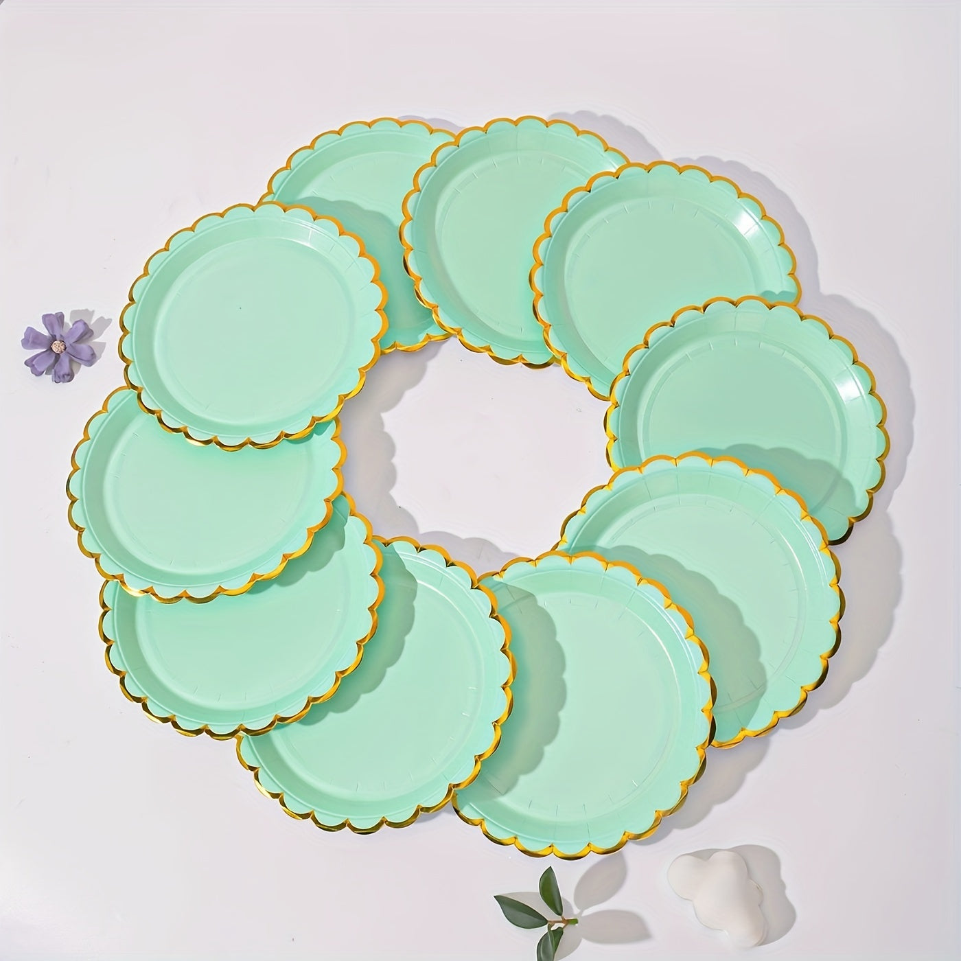 Juego de vajilla de encaje multicolor con detalles dorados para fiestas y celebraciones