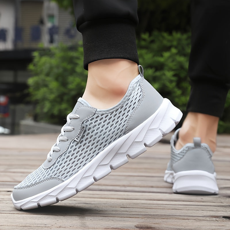 Yengil, mustahkam erkaklar yugurish poyabzallari yozda qulay ochiq havoda mashg'ulotlar uchun.