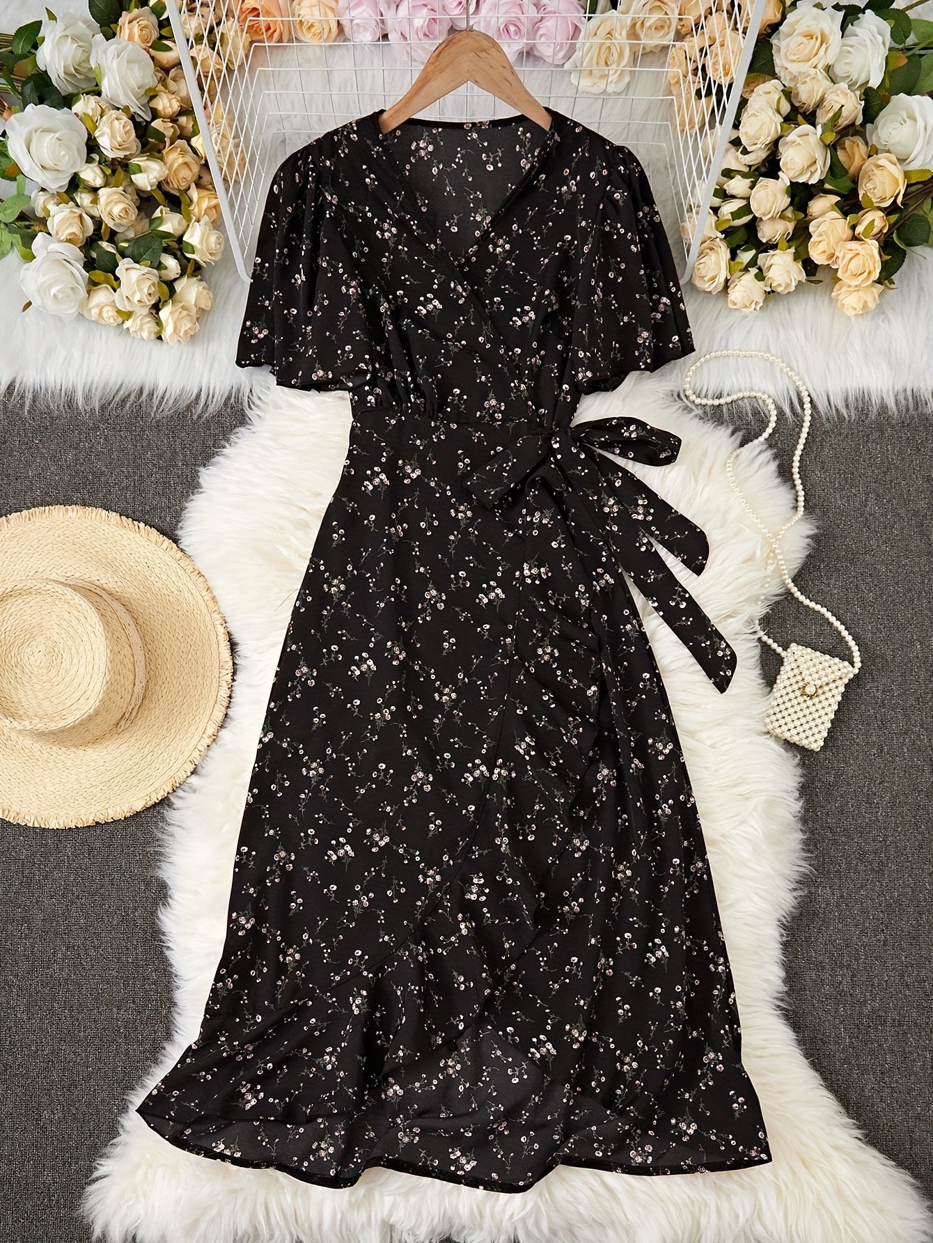 Vestido de escote cruzado con estampado floral, cinturilla con lazo y dobladillo con volantes para mujer