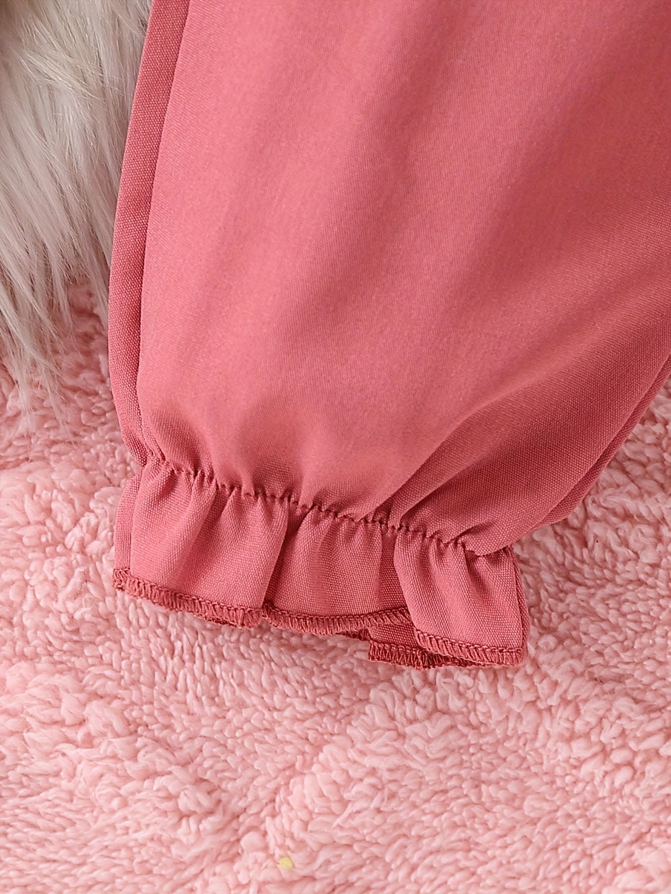 Костюм для малышки с цветочной блузкой и розовыми джоггерами для весны и осени