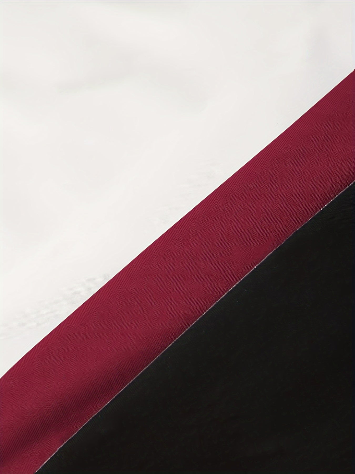 Yassi rangli mock neck tank top, bahor va kuz uchun mukammal.