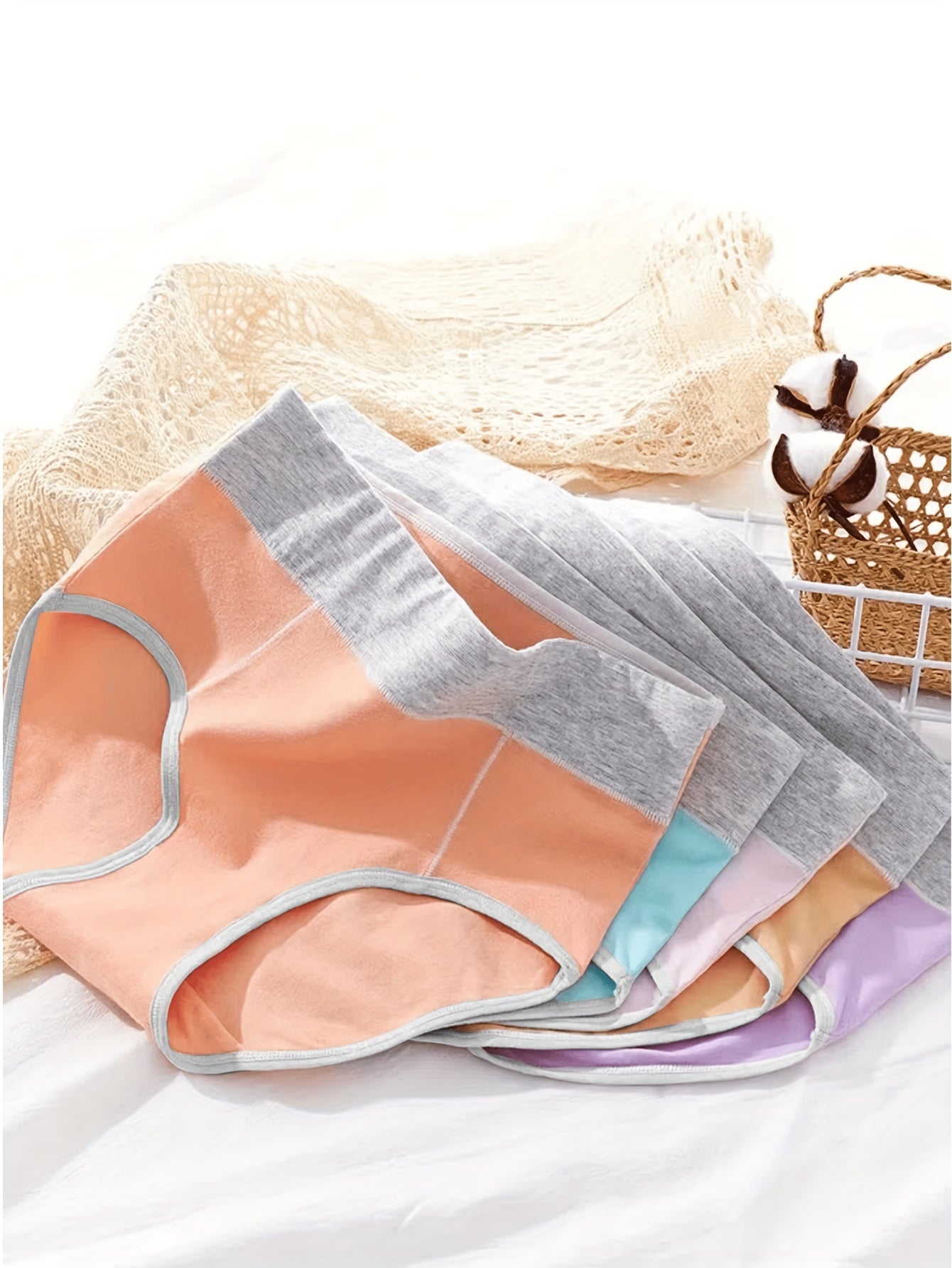 Besh ayolning pastel rangli blok dizaynidagi hipster ichki kiyimlari, cho'ziluvchan, havo o'tkazuvchi matodan tayyorlangan. Qo'l bilan yuvish mumkin va hipster kesimi bilan qulay mos keladi, shirin spandeks aralashmasi.